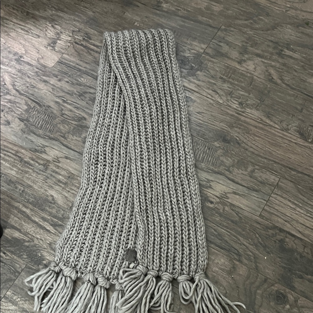 Chunky Knit Gray Scarf with Tassels